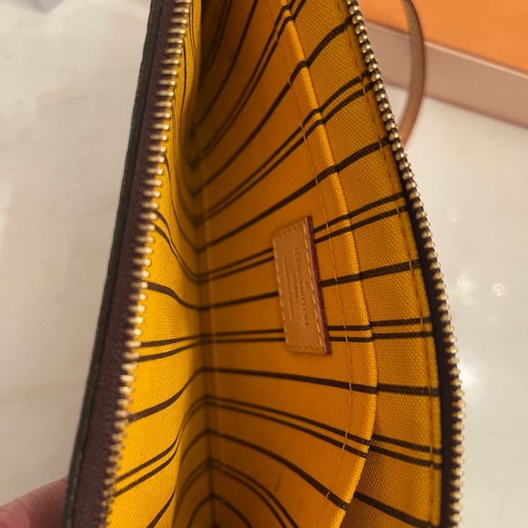 louis vuitton - Picture 5 of 10